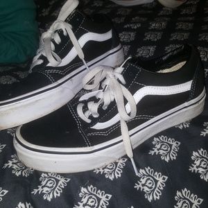 Low-top old school vans
